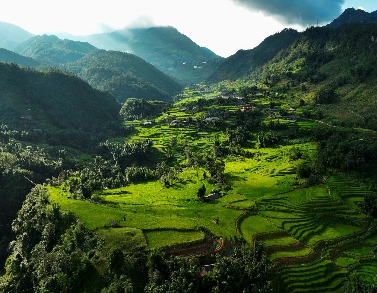 Báo quốc tế trầm trồ trước “bảng màu” đầy mê hoặc của Sa Pa ngày thu