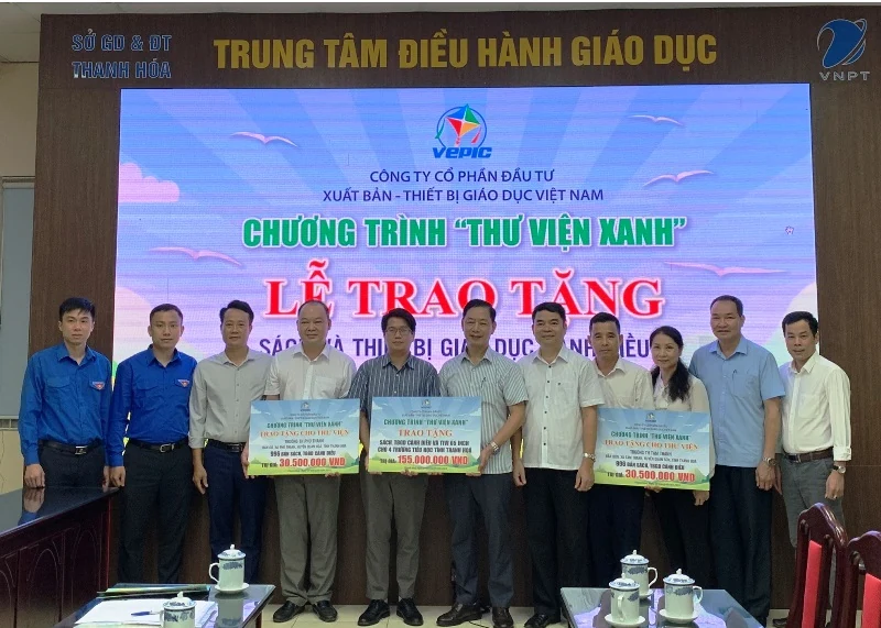 Trao tặng tủ sách và thiết bị cho các trường nhà cái m88 vùng đặc biệt khó khăn