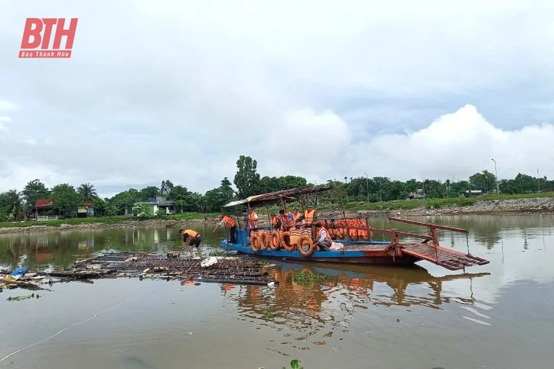 Hoàn thành tháo dỡ bè, mảng trái phép tại Khu neo đậu tránh trú bão cho tàu cá Lạch Bạng