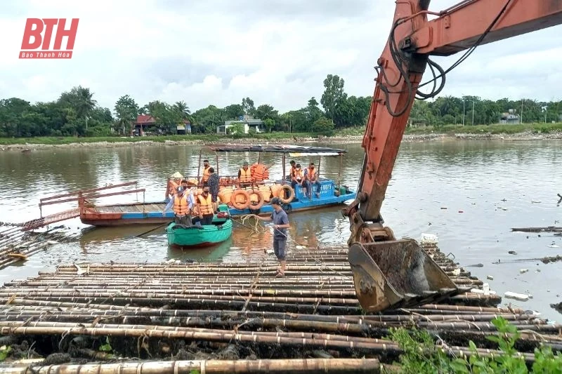 Hoàn thành tháo dỡ bè, mảng trái phép tại Khu neo đậu tránh trú bão cho tàu cá Lạch Bạng