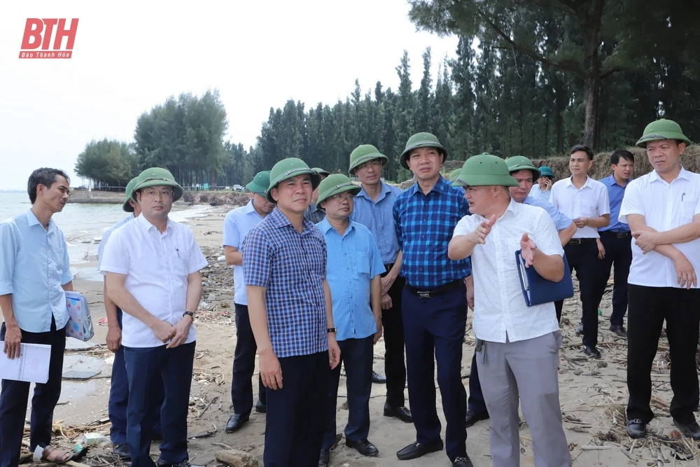 Bí thư Tỉnh ủy Đỗ Trọng Hưng kiểm tra và chỉ đạo xử lý tình trạng sạt lở, xâm thực bờ biển tại Hoằng Hóa