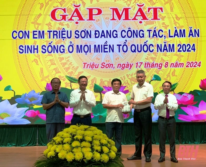 Gặp mặt con em Triệu Sơn đang công tác, làm ăn sinh sống ở mọi miền Tổ quốc