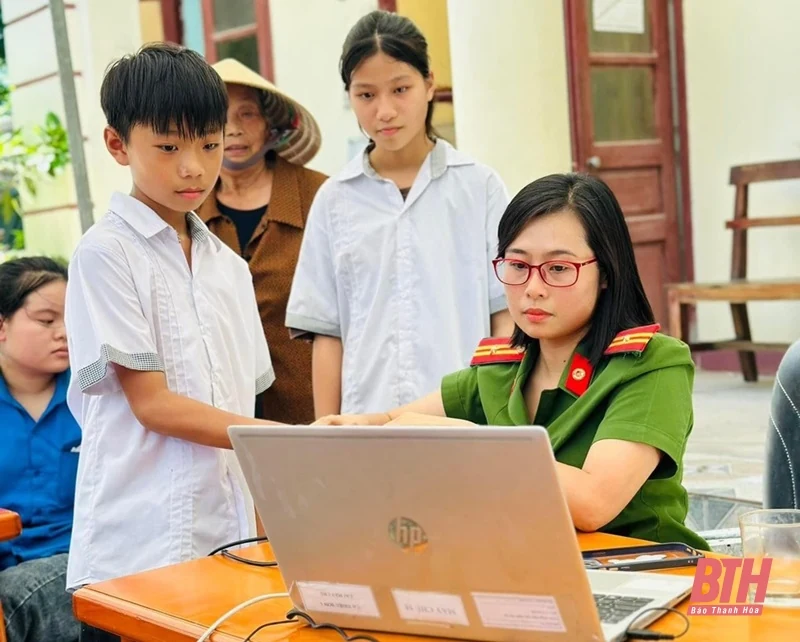 “Vì nước quên thân, vì dân phục vụ”