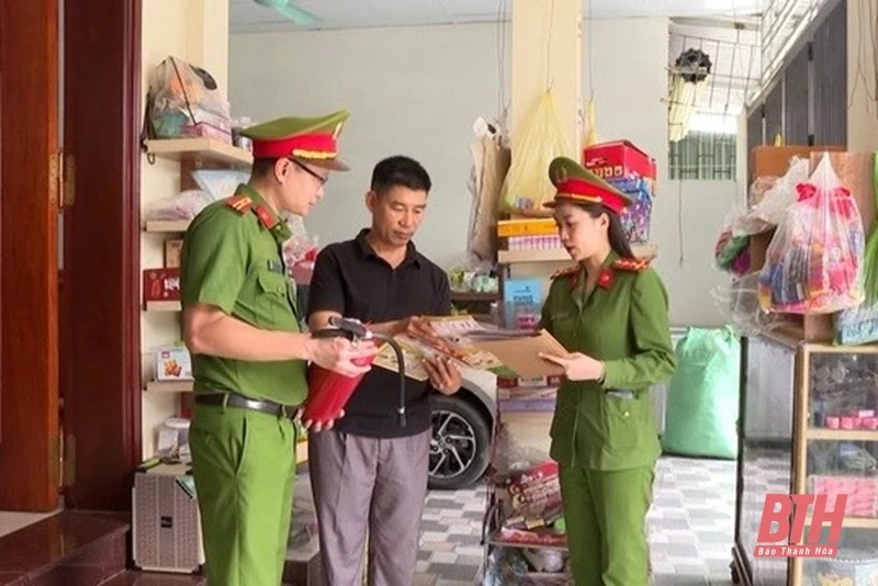 “Vì nước quên thân, vì dân phục vụ”