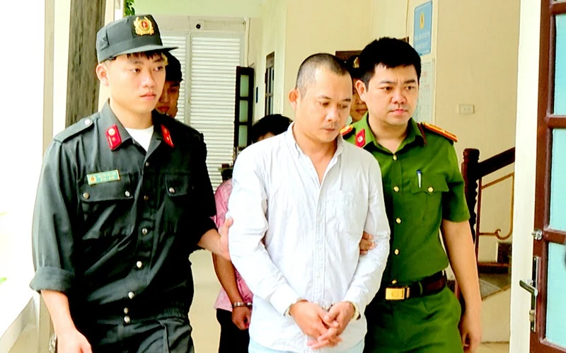 “Vì nước quên thân, vì dân phục vụ”