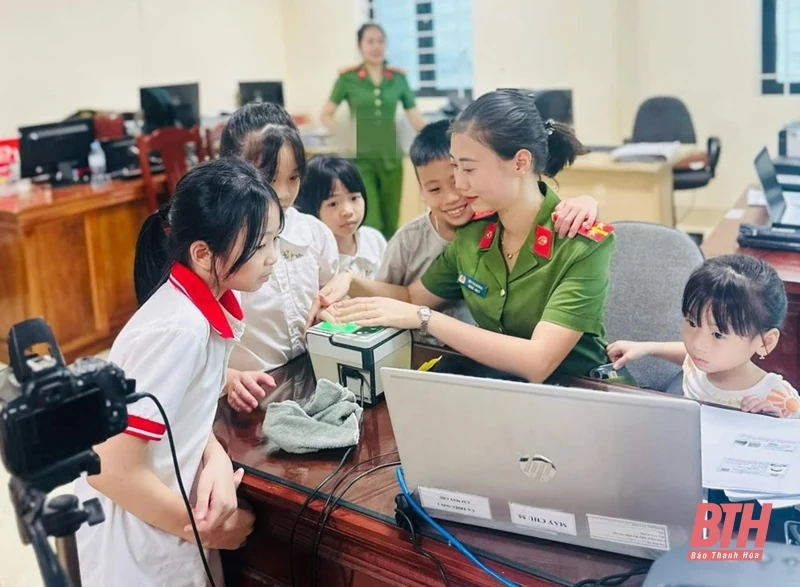 “Vì nước quên thân, vì dân phục vụ”