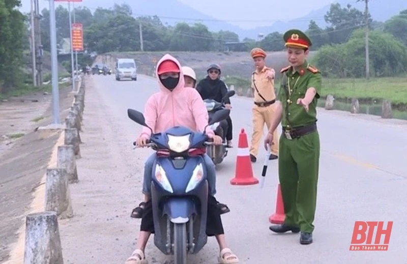 “Vì nước quên thân, vì dân phục vụ”