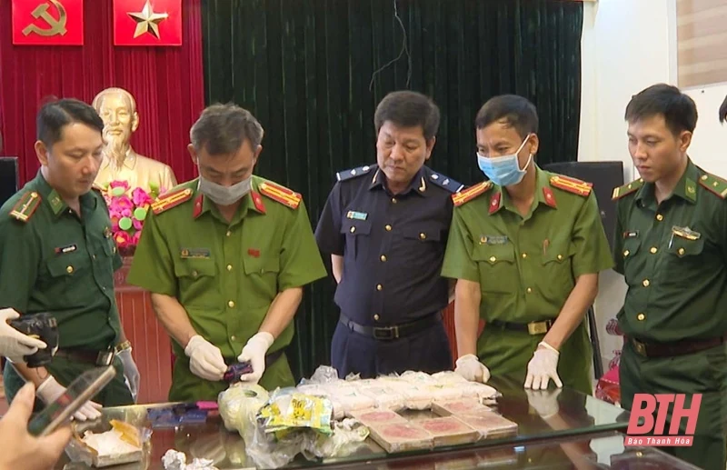 “Vì nước quên thân, vì dân phục vụ”