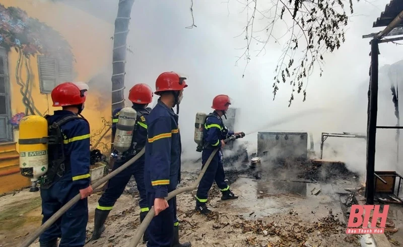 “Vì nước quên thân, vì dân phục vụ”