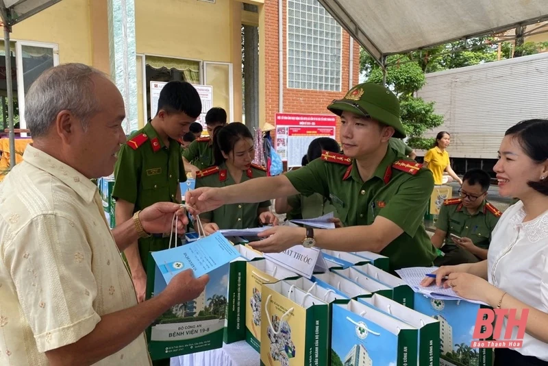 “Vì nước quên thân, vì dân phục vụ”