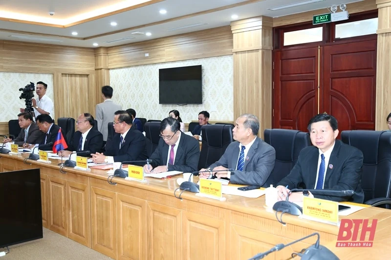 Trao đổi kinh nghiệm công tác giữa Thường trực HĐND tỉnh Thanh Hoá với Đoàn Ủy ban Quốc phòng và An ninh của Quốc hội nước CHDCND Lào