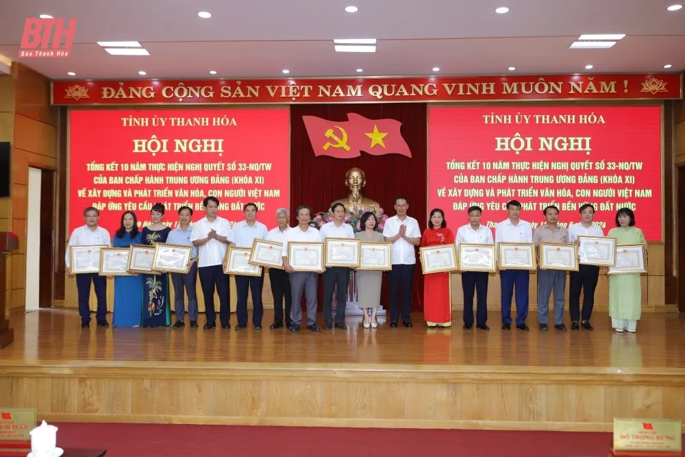 Tổng kết 10 năm thực hiện Nghị quyết số 33-NQ/TW về xây dựng và phát triển văn hóa, con người Việt Nam đáp ứng yêu cầu phát triển bền vững đất nước