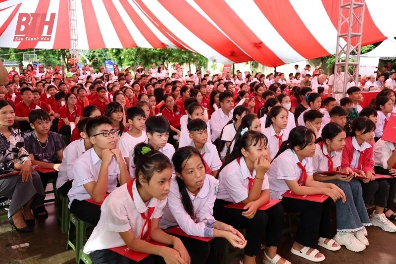 “Hành trình cuộc sống” - nâng bước trẻ em có hoàn cảnh khó khăn