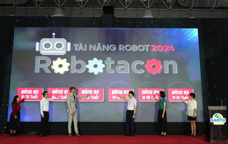 Vinamilk đồng hành cùng hơn 1.500 tài năng trẻ trong cuộc thi ROBOTACON WRO 2024