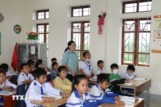 Bộ Chính trị chủ trương lương của nhà giáo được ưu tiên xếp cao nhất