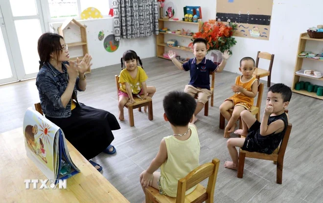 Bộ Chính trị chủ trương lương của nhà giáo được ưu tiên xếp cao nhất