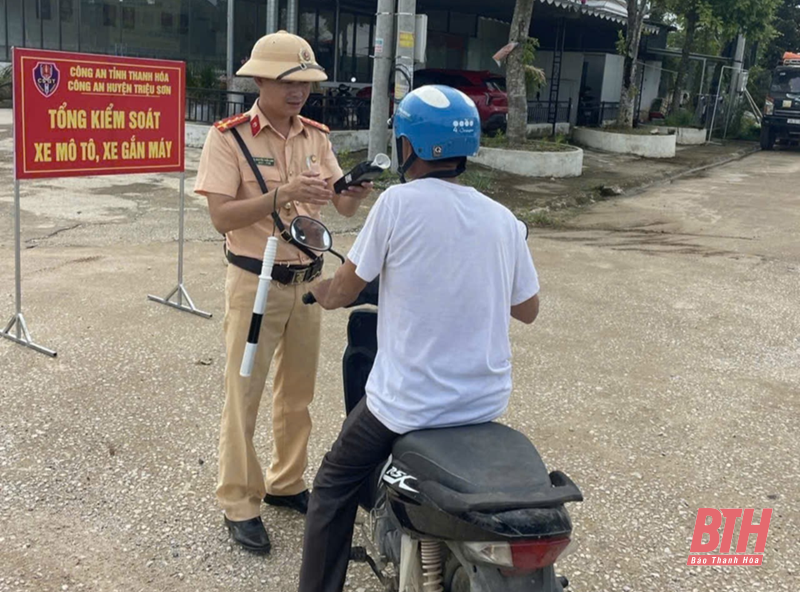 Xử phạt vi phạm hành chính 29.710 trường hợp xe mô tô, xe gắn máy