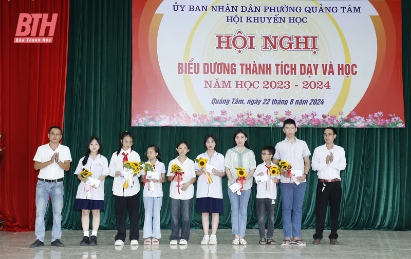 Hơn 200 học sinh phường Quảng Tâm đoạt giải học sinh giỏi các cấp được vinh danh, khen thưởng