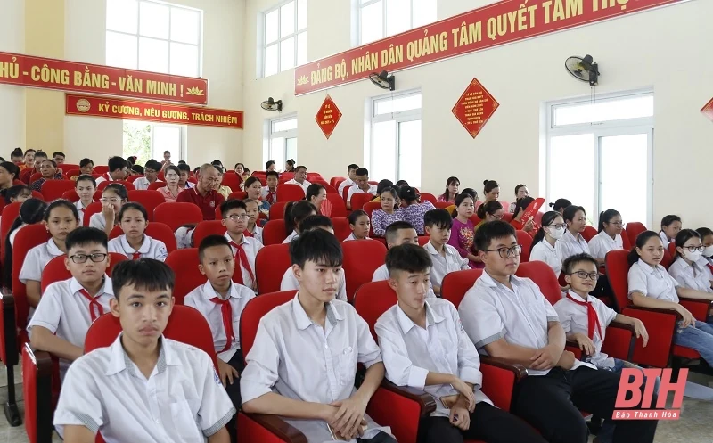 Hơn 200 học sinh phường Quảng Tâm đoạt giải học sinh giỏi các cấp được vinh danh, khen thưởng