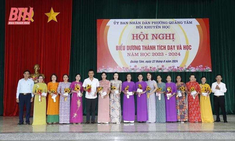 Hơn 200 học sinh phường Quảng Tâm đoạt giải học sinh giỏi các cấp được vinh danh, khen thưởng