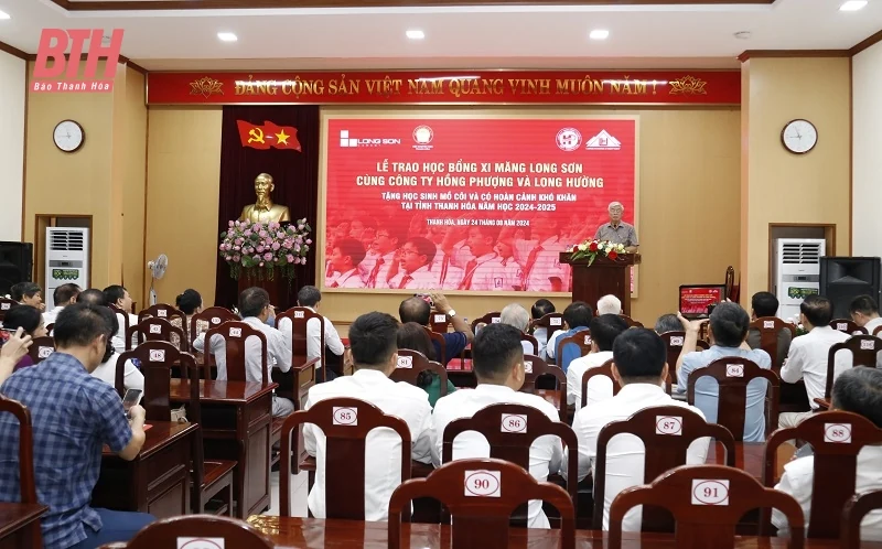 Công ty Xi măng Long Sơn trao 120 suất học bổng cho học sinh có hoàn cảnh đặc biệt khó khăn