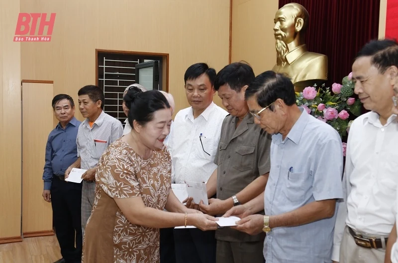 Công ty Xi măng Long Sơn trao 120 suất học bổng cho học sinh có hoàn cảnh đặc biệt khó khăn
