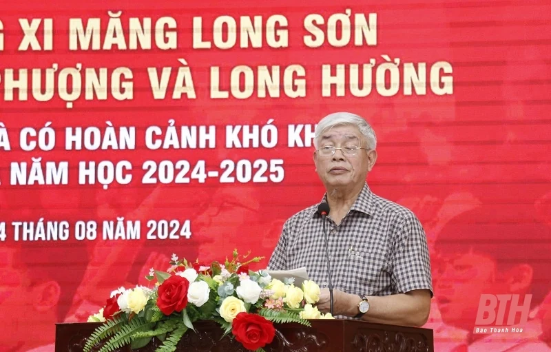 Công ty Xi măng Long Sơn trao 120 suất học bổng cho học sinh có hoàn cảnh đặc biệt khó khăn