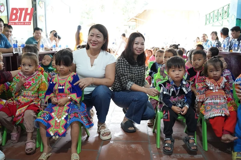 Khánh thành 2 phòng học tại điểm trường Mầm non bản Cơm