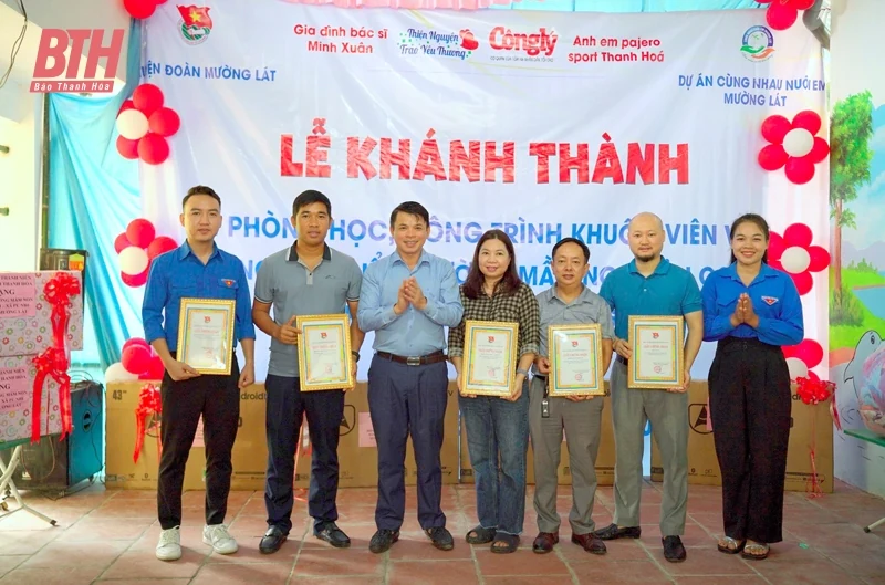 Khánh thành 2 phòng học tại điểm trường Mầm non bản Cơm