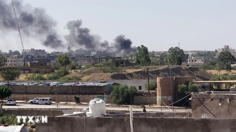Liên quân Mỹ-Anh tiến hành 3 đợt không kích căn cứ của Houthi ở Yemen
