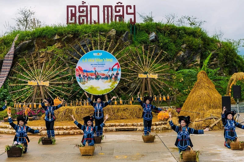 Lễ hội “Mùa vàng bản Mây” khuấy động không khí Fansipan