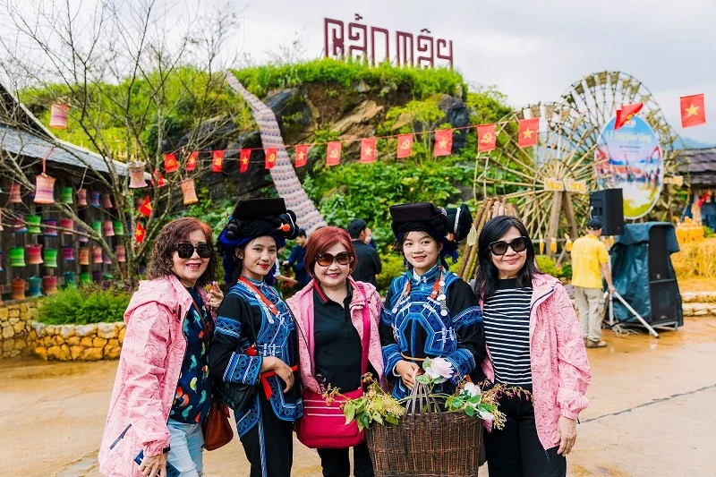 Lễ hội “Mùa vàng bản Mây” khuấy động không khí Fansipan