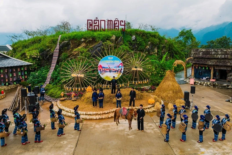 Lễ hội “Mùa vàng bản Mây” khuấy động không khí Fansipan