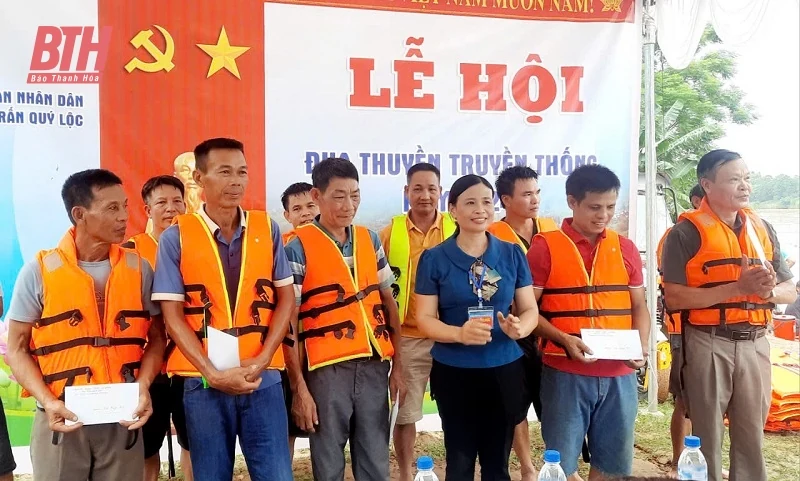 Về thị trấn Quý Lộc xem Lễ kèo nhà cái m88 đua thuyền truyền thống trên sông Mã 