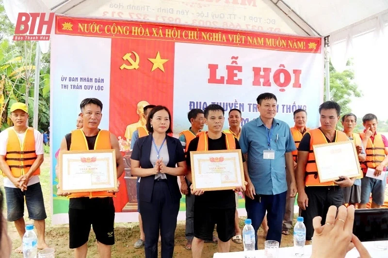 Về thị trấn Quý Lộc xem Lễ kèo nhà cái m88 đua thuyền truyền thống trên sông Mã 