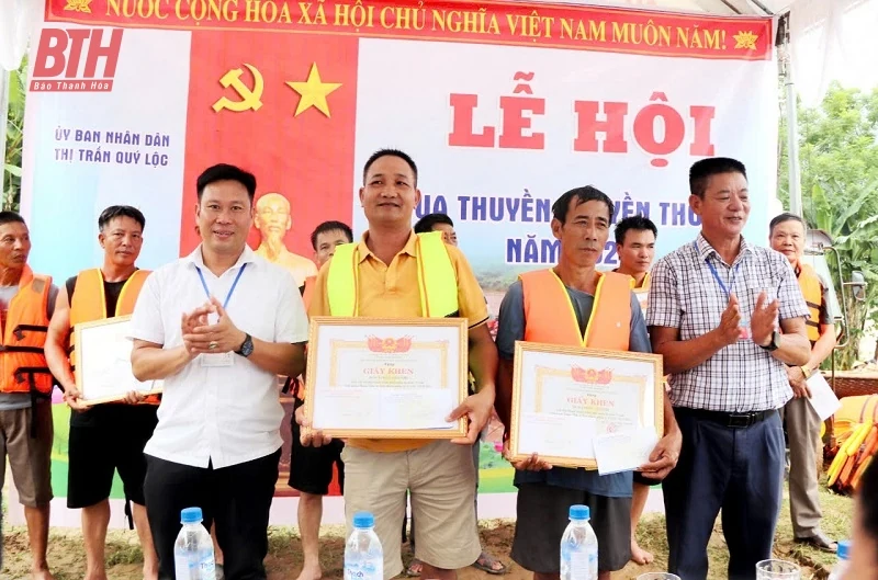 Về thị trấn Quý Lộc xem Lễ kèo nhà cái m88 đua thuyền truyền thống trên sông Mã 