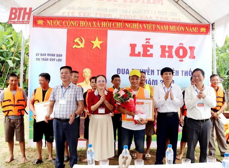 Về thị trấn Quý Lộc xem Lễ kèo nhà cái m88 đua thuyền truyền thống trên sông Mã 