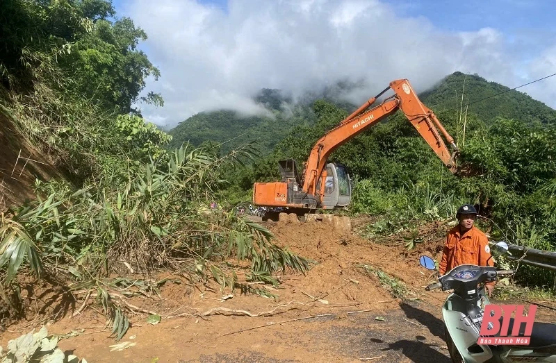 Cơ bản thông xe Quốc lộ 15C lên huyện Mường Lát