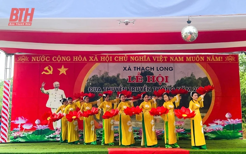Sôi nổi Lễ cá cược bóng đá m88 đua thuyền truyền thống xã Thạch Long năm 2024