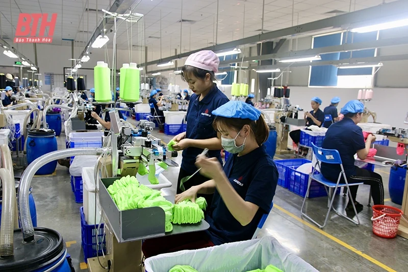 Nhiều khó khăn khi thực hiện một số quy định của Bộ luật Lao động đối với lao động nữ