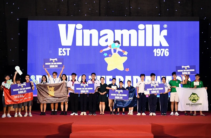Vinamilk trao giải thưởng đặc biệt cho đăng ký m88 tài năng chế tạo robot hướng đến phát triển bền vững tại Robotacon WRO 2024