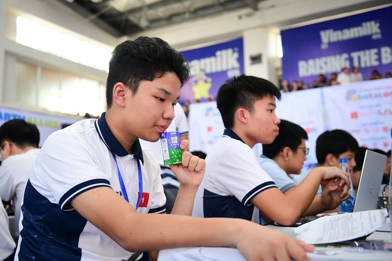 Vinamilk trao giải thưởng đặc biệt cho đăng ký m88 tài năng chế tạo robot hướng đến phát triển bền vững tại Robotacon WRO 2024