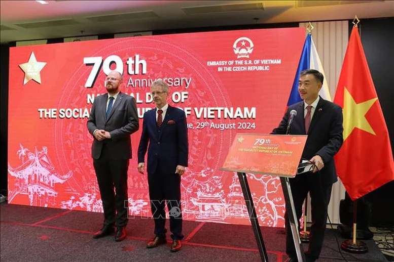 Kỷ niệm 79 năm Quốc khánh 2/9: Thắm tình đoàn kết hữu nghị Việt Nam và các nước
