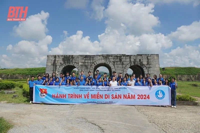Đông đảo du khách đến tham quan Khu di tích lịch sử Lam Kinh và Thành Nhà Hồ dịp nghỉ lễ Quốc khánh 2/9