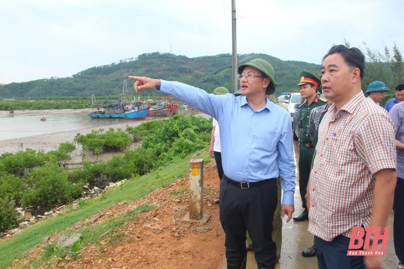 Phó Chủ tịch UBND tỉnh Mai Xuân Liêm chỉ đạo công tác ứng phó bão số 3 tại Hậu Lộc, Nga Sơn