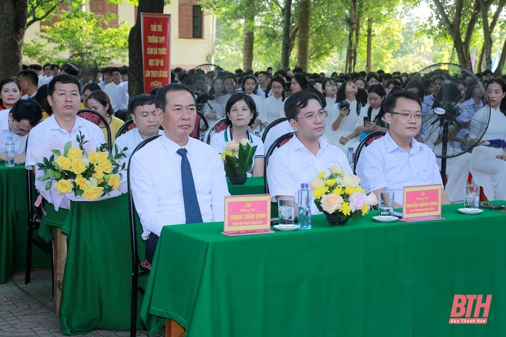 Phó Bí thư Tỉnh ủy Trịnh Tuấn Sinh dự lễ khai giảng năm học mới tại Trường THPT Cầm Bá Thước