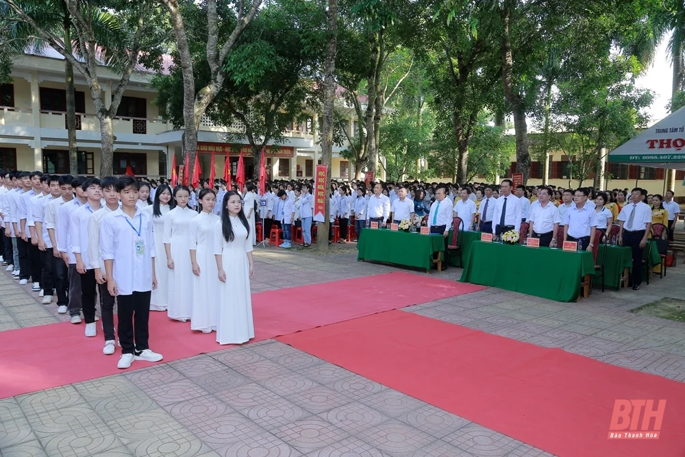 Phó Bí thư Tỉnh ủy Trịnh Tuấn Sinh dự lễ khai giảng năm học mới tại Trường THPT Cầm Bá Thước