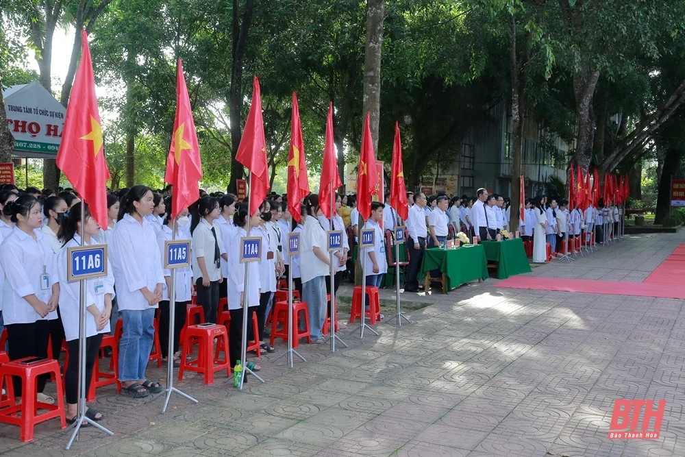 Phó Bí thư Tỉnh ủy Trịnh Tuấn Sinh dự lễ khai giảng năm học mới tại Trường THPT Cầm Bá Thước