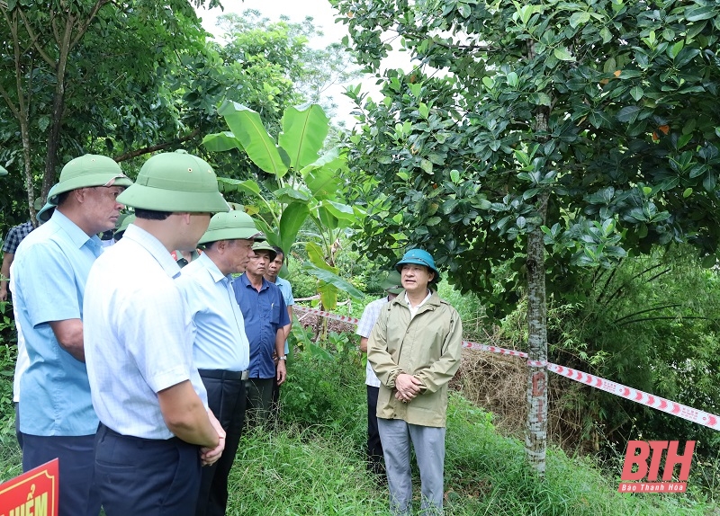 Phó Chủ tịch Thường trực UBND tỉnh Nguyễn Văn Thi kiểm tra phòng, chống lụt bão tại huyện Hà Trung và Thạch Thành