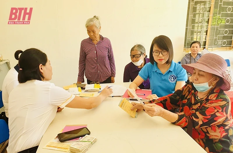 Tuyên truyền chi trả lương hưu, trợ cấp BHXH không dùng tiền mặt